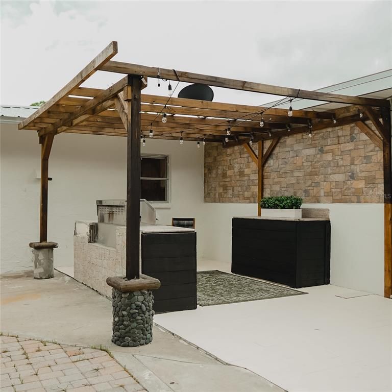 Image 27 of property listing at 2300 STRATFORD DRIVE, Sarasota, FL 34232