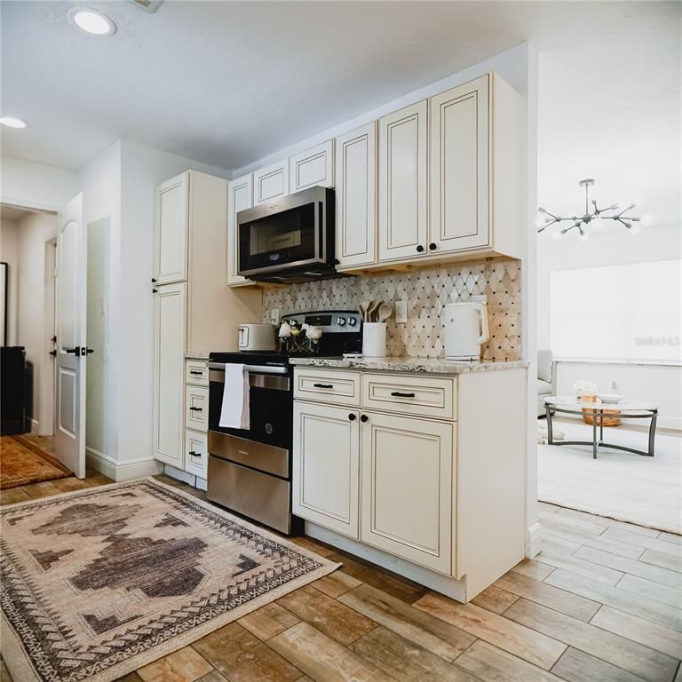 Image 3 of property listing at 2300 STRATFORD DRIVE, Sarasota, FL 34232
