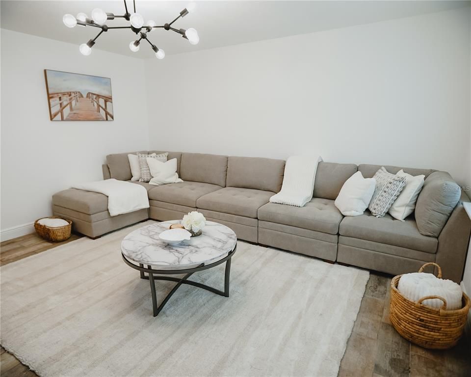 Image 9 of property listing at 2300 STRATFORD DRIVE, Sarasota, FL 34232