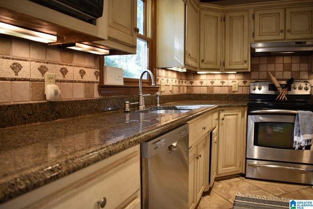 136 CEDAR ROCK ROAD, Leeds, AL 35094