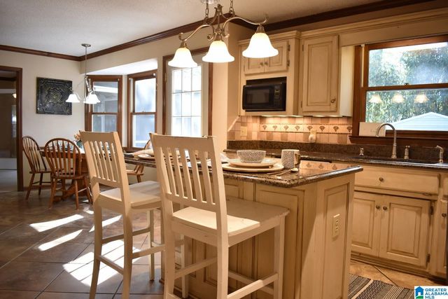 136 CEDAR ROCK ROAD, Leeds, AL 35094