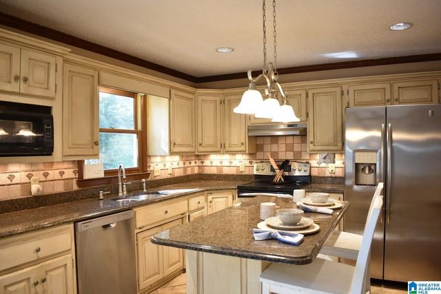 136 CEDAR ROCK ROAD, Leeds, AL 35094