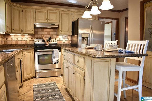 136 CEDAR ROCK ROAD, Leeds, AL 35094