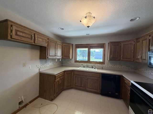 3400 SE 23rd TER, Topeka, KS 66605