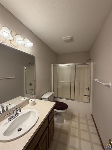 3400 SE 23rd TER, Topeka, KS 66605