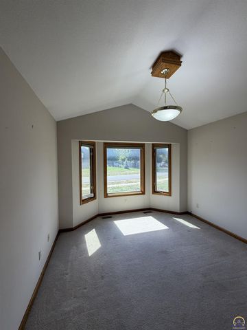 3400 SE 23rd TER, Topeka, KS 66605