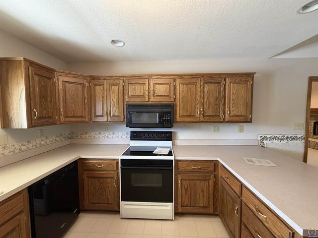 3400 SE 23rd TER, Topeka, KS 66605