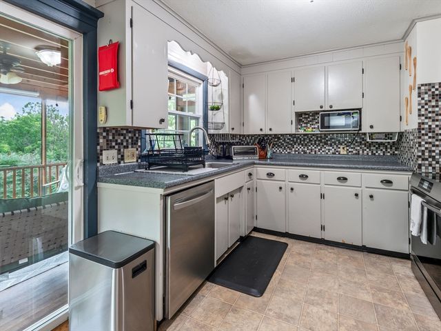 49 Newton Hts, Leominster, MA 01453