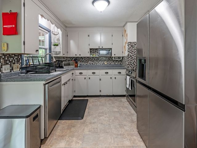 49 Newton Hts, Leominster, MA 01453