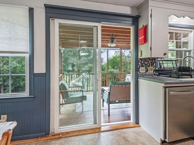 49 Newton Hts, Leominster, MA 01453