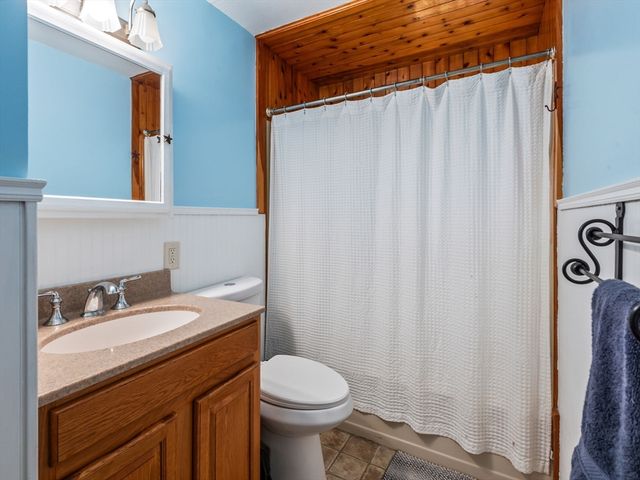 49 Newton Hts, Leominster, MA 01453