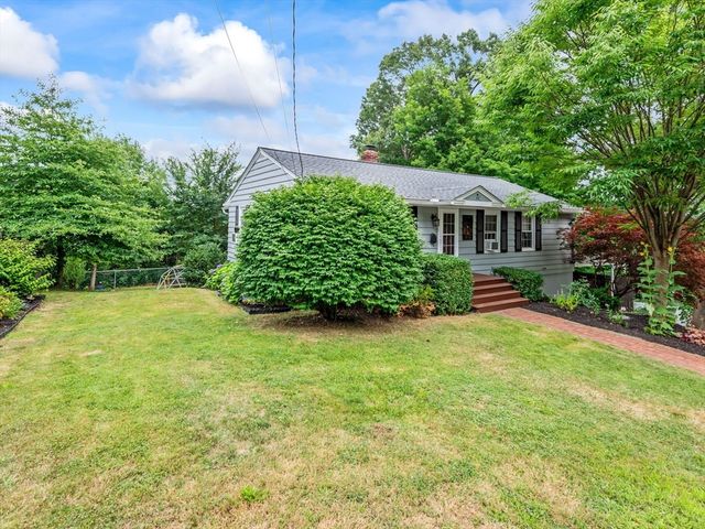 49 Newton Hts, Leominster, MA 01453