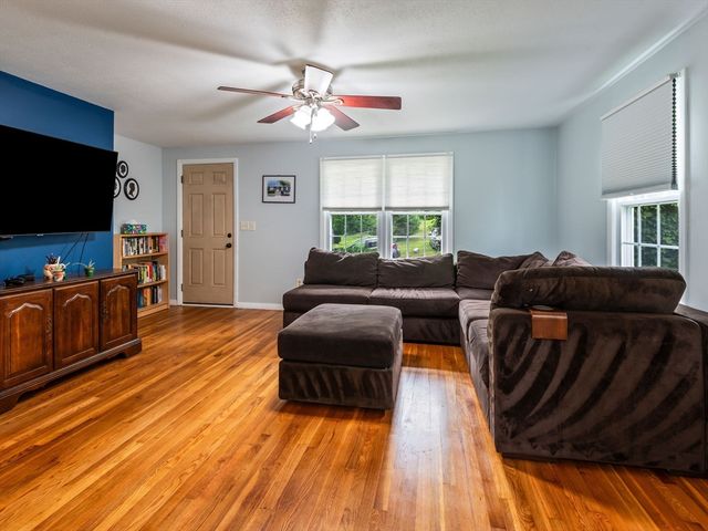 49 Newton Hts, Leominster, MA 01453