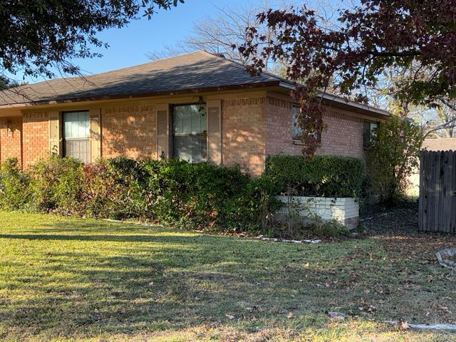 2214 N Trinidad Drive, Dallas, TX 75232