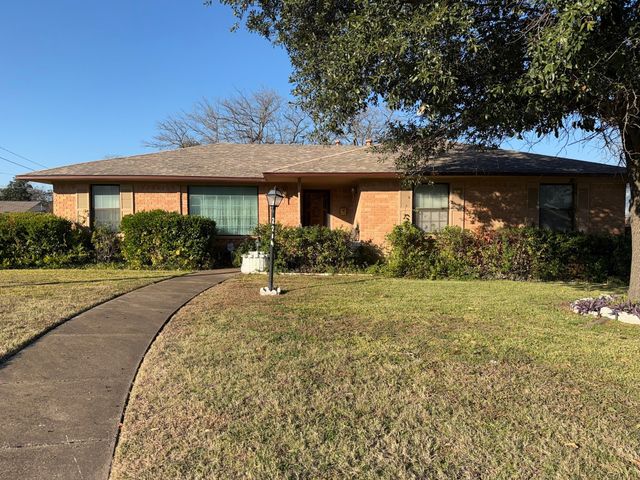 2214 N Trinidad Drive, Dallas, TX 75232