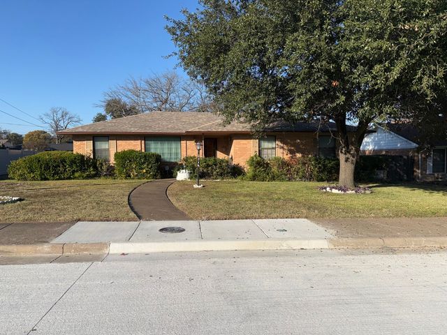 2214 N Trinidad Drive, Dallas, TX 75232