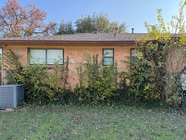 2214 N Trinidad Drive, Dallas, TX 75232