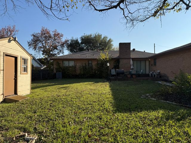 2214 N Trinidad Drive, Dallas, TX 75232