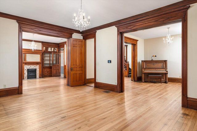 122 10th STREET S, La Crosse, WI 54601