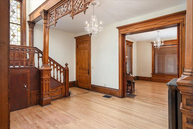 122 10th STREET S, La Crosse, WI 54601