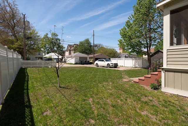 122 10th STREET S, La Crosse, WI 54601