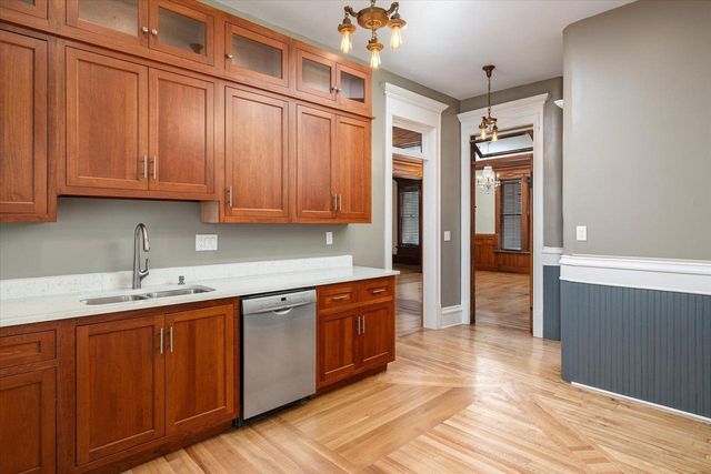 122 10th STREET S, La Crosse, WI 54601