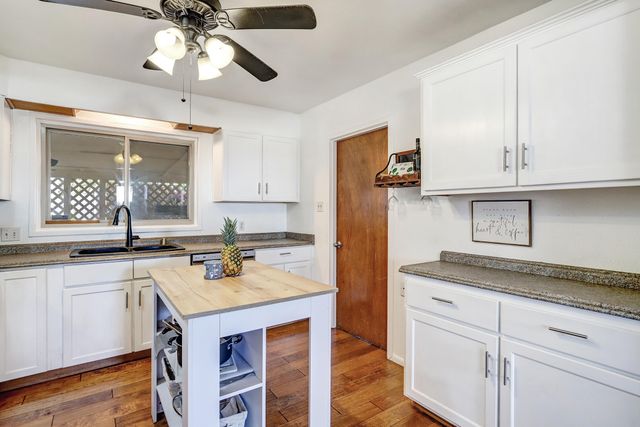 3217 La Veta Drive NE, Albuquerque, NM 87110