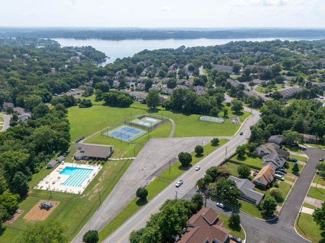 104 Waterview Dr, Hendersonville, TN 37075