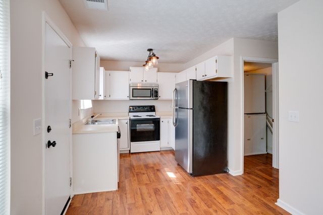 104 Waterview Dr, Hendersonville, TN 37075