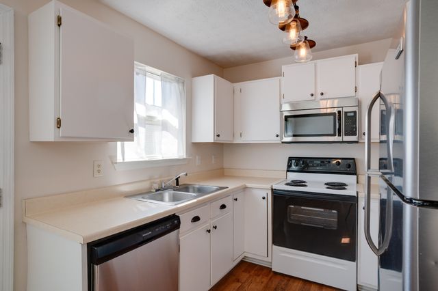 104 Waterview Dr, Hendersonville, TN 37075