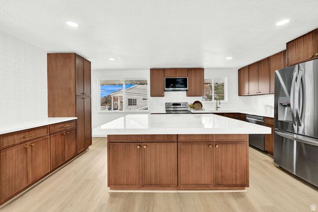 895 N STONEYBROOK RD, Kaysville, UT 84037
