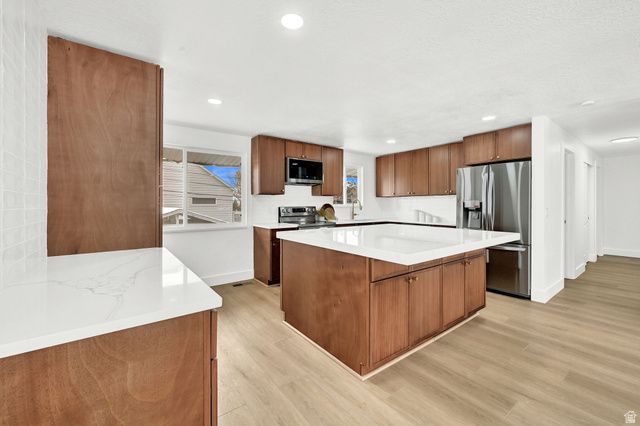 895 N STONEYBROOK RD, Kaysville, UT 84037