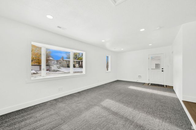 895 N STONEYBROOK RD, Kaysville, UT 84037