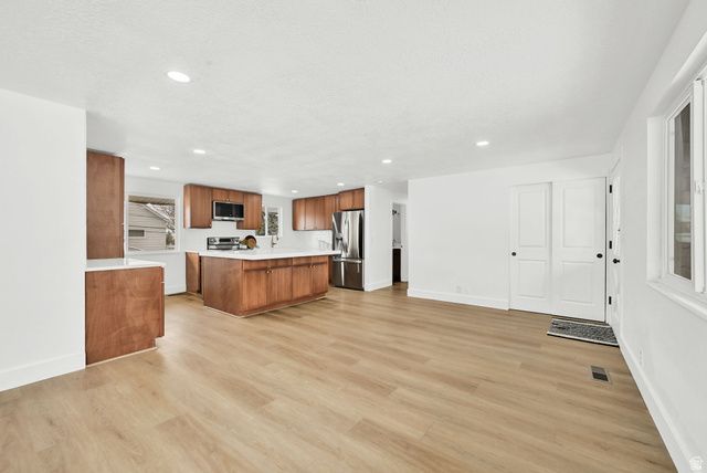 895 N STONEYBROOK RD, Kaysville, UT 84037