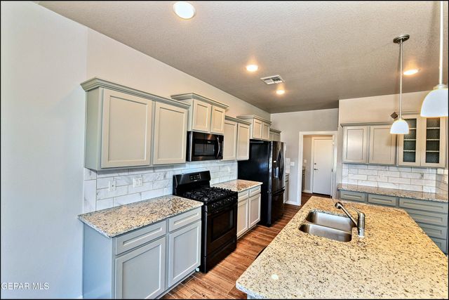 6952 Black Mesquite Drive, El Paso, TX 79934