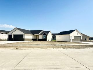 5464 N Toben DR, Bel Aire, KS 67226