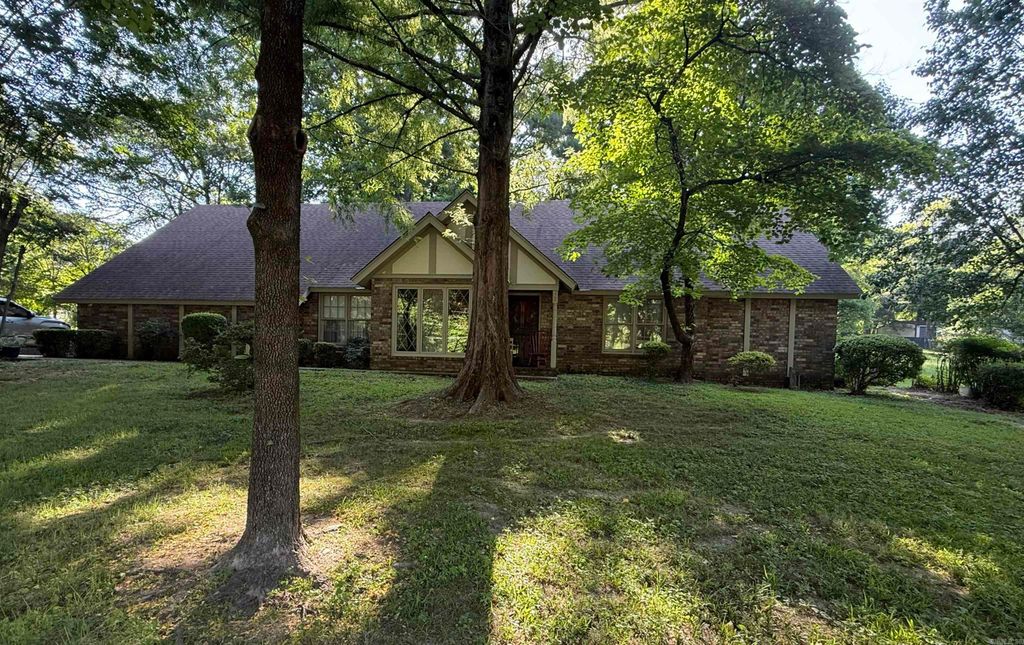 654 N Forrest Street, Forrest City, AR 72335