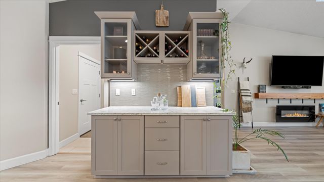 2717 Serenity Ct., West Richland, WA 99353