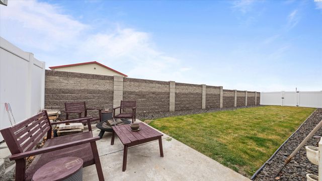 2717 Serenity Ct., West Richland, WA 99353