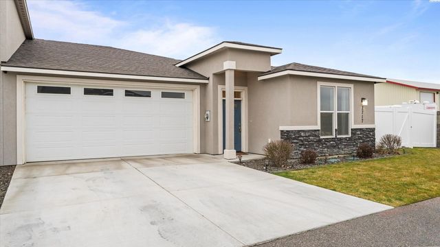 2717 Serenity Ct., West Richland, WA 99353