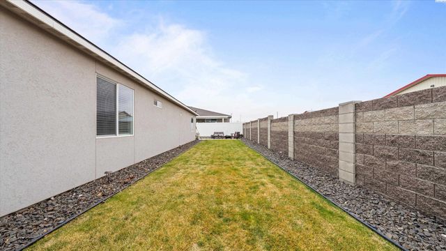 2717 Serenity Ct., West Richland, WA 99353