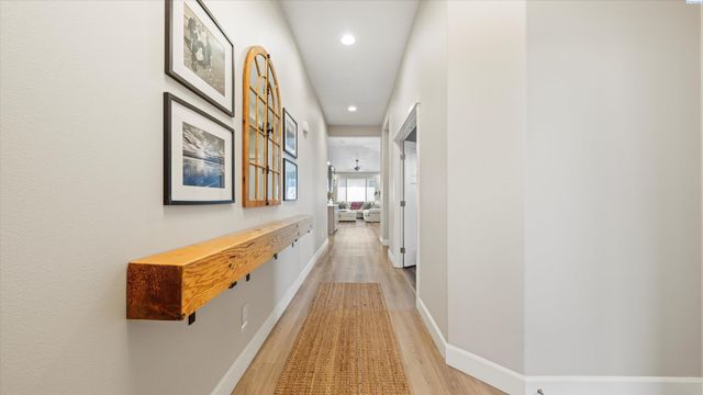 2717 Serenity Ct., West Richland, WA 99353