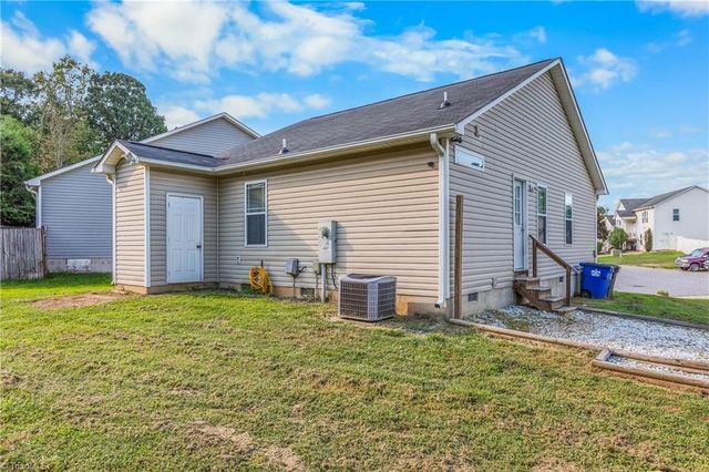 594 Denny Drive, Winston-salem, NC 27107
