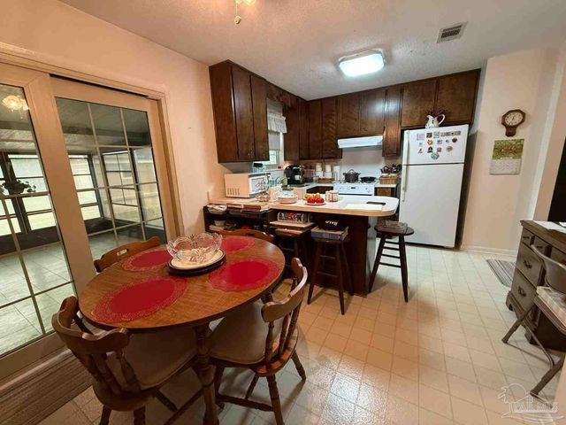 5505 Fairview Dr, Pensacola, FL 32505