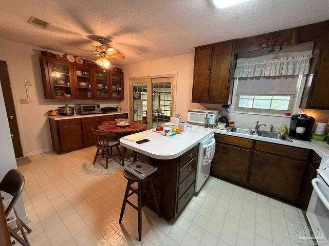 5505 Fairview Dr, Pensacola, FL 32505