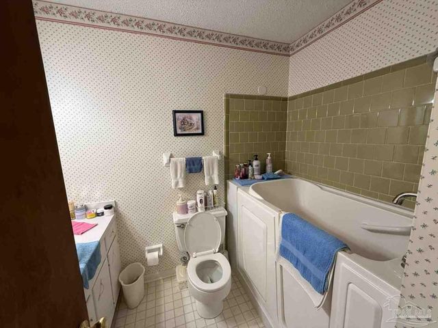 5505 Fairview Dr, Pensacola, FL 32505