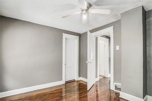 3013 Parkwood Boulevard, Kansas City, KS 66104