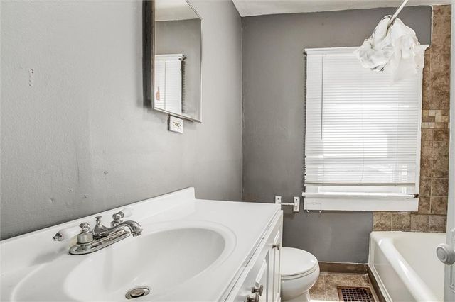3013 Parkwood Boulevard, Kansas City, KS 66104