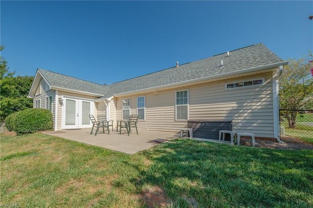 5550 Woodspring Drive, Winston-salem, NC 27106