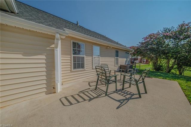 5550 Woodspring Drive, Winston-salem, NC 27106